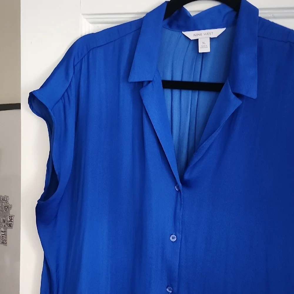 Nine West Royal Blue Button-Down Short Sleeved Shirt - Picture 4 of 9